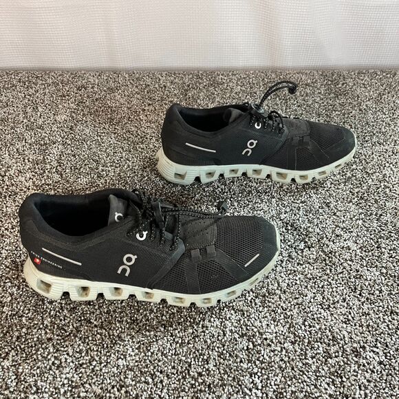 On Running Cloud 5 Running Shoes Size 8.5 Womens Black Comfort Trainers - Picture 2 of 6